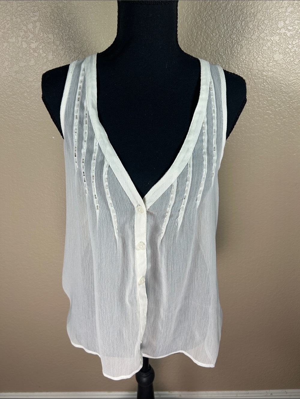MUDD White Sheer Pintuck V-Neck Sleeveless Button-Front Top Sz L